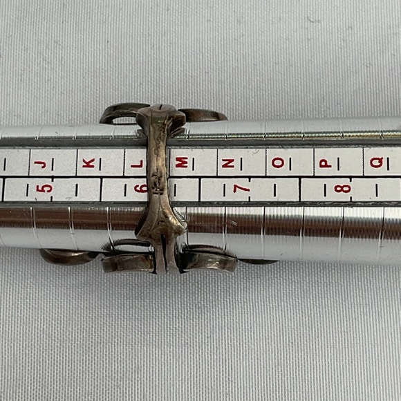 Source Unknown Silver Swirl Ring - Picture 7 of 7